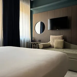 2* Hotel Esco